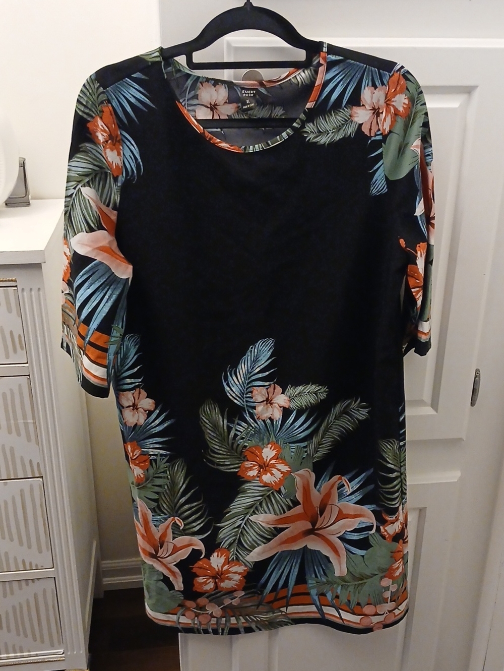 EMERY ROSE Black Tropical Floral Shift Dress with Coral & Green Accents